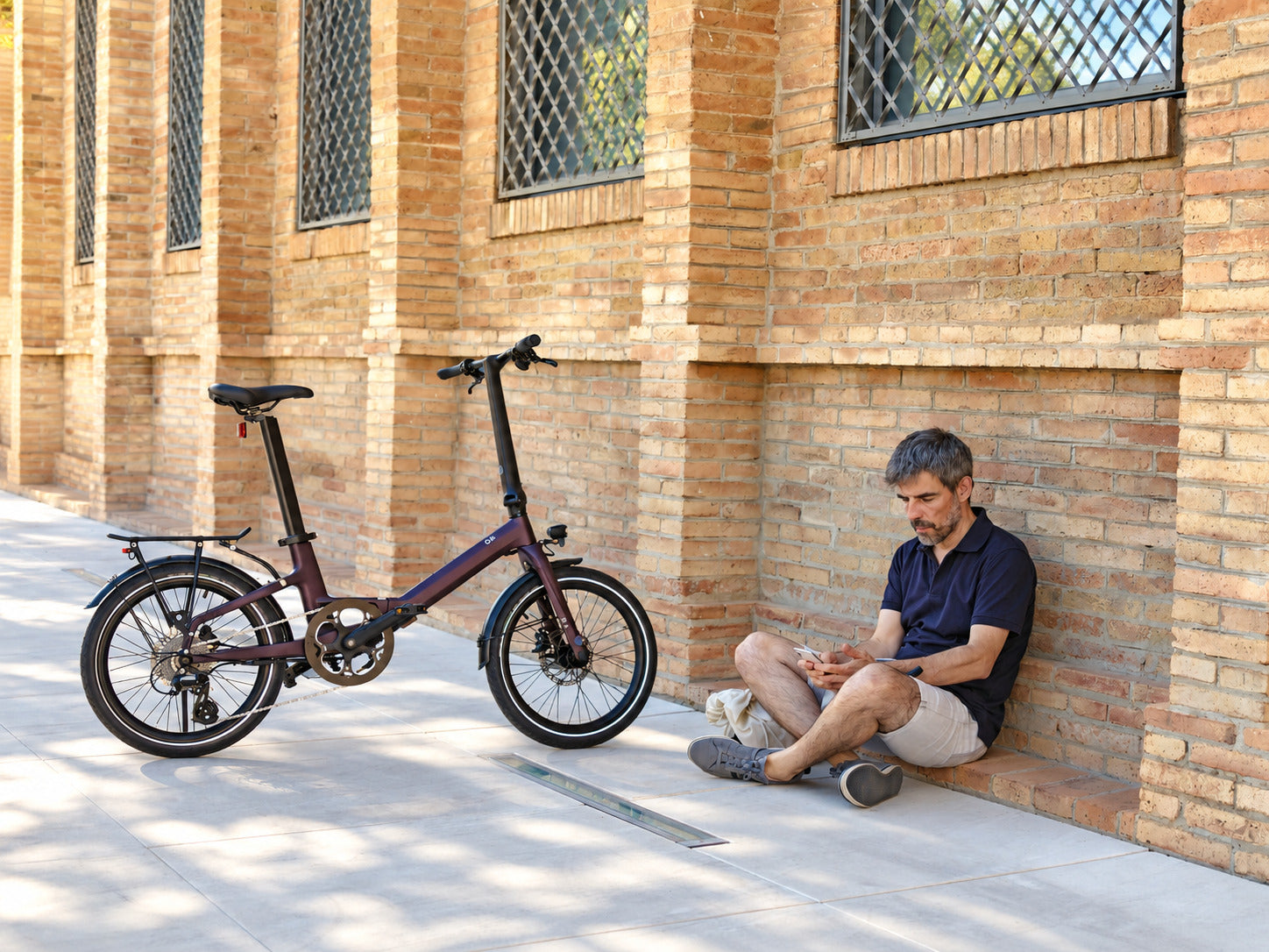 Rider using a Q.ik folding e-bike for everyday city commuting